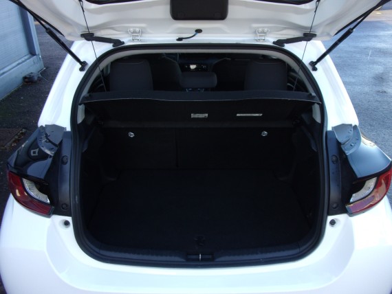 TOYOTA Yaris TOYOTA YARIS-019.jpg